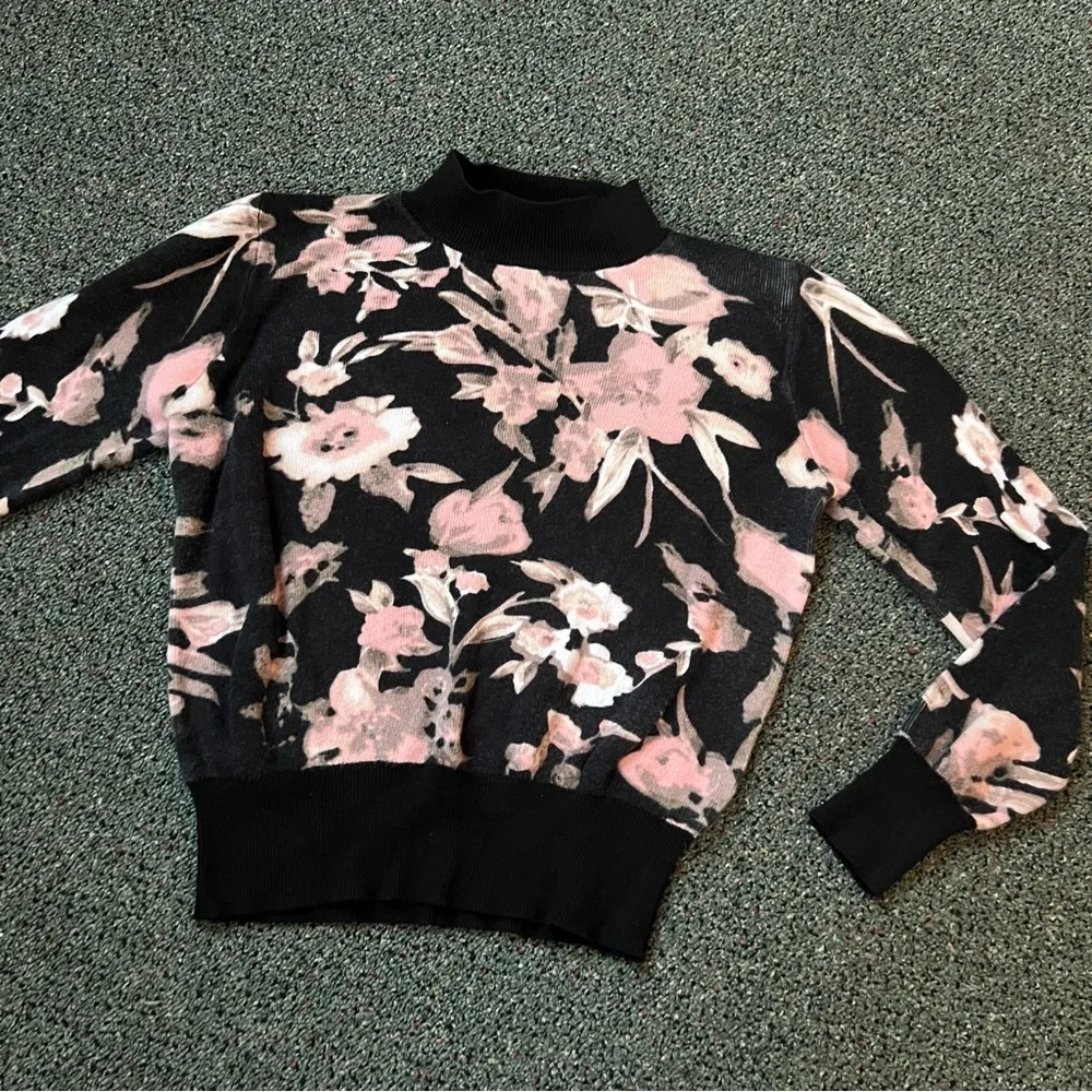 Black Colorblock Hem w/ Pink & Cream Floral Mockneck Fitted Long-Sleeve Sweater